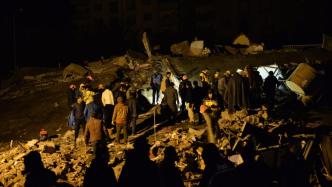 土耳其地震已造成该国2921人死亡、15834人受伤