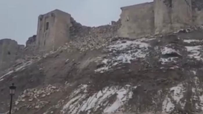 土耳其一千年古堡在地震中严重受损