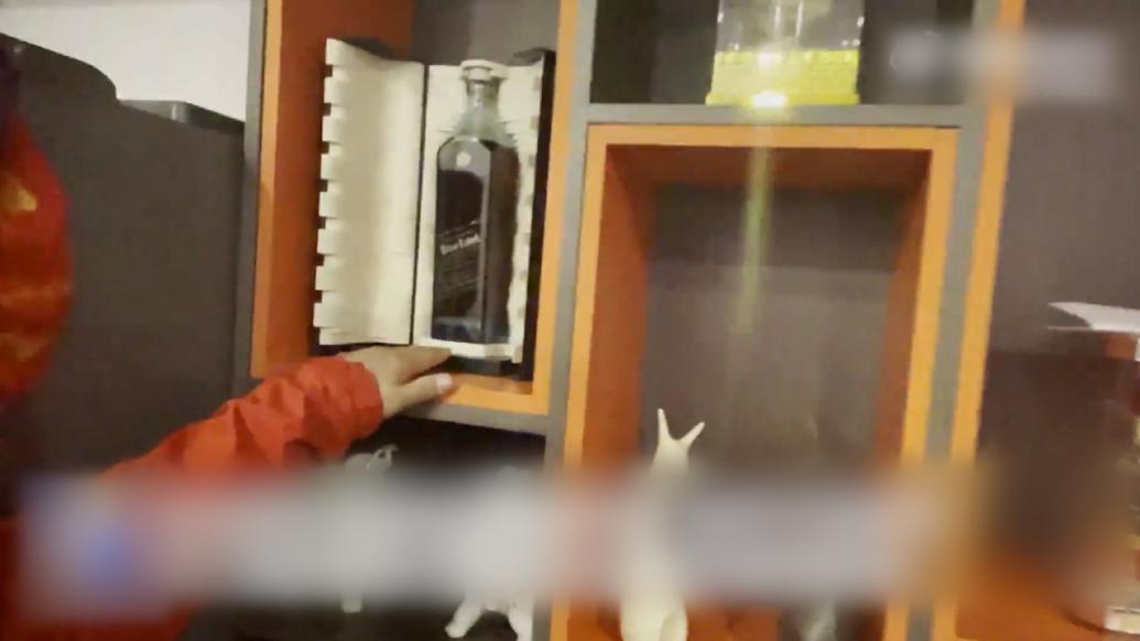 “老赖”欠钱不还被抓时正在做理疗,家里雇保姆有高档酒