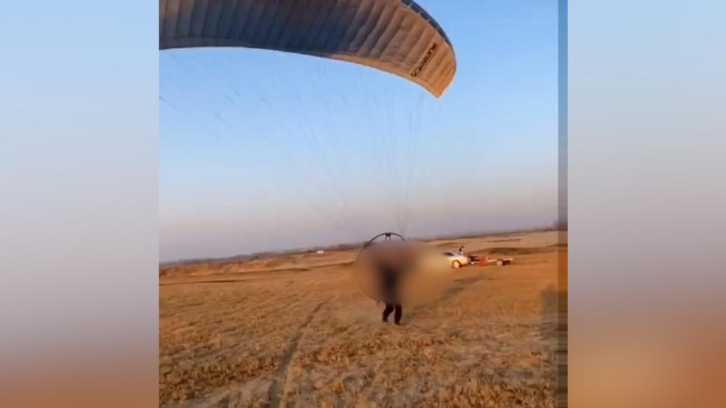 湖北天门男子无证驾驶动力滑翔伞触高压线致全镇停电，被拘留