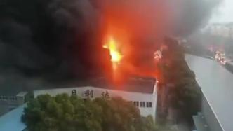 扬州消防：一厂房发生火灾主要燃烧物为布料，无人员伤亡