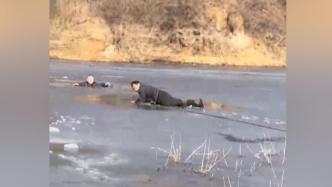 冰面破裂父子落水，村民冰面匍匐救人