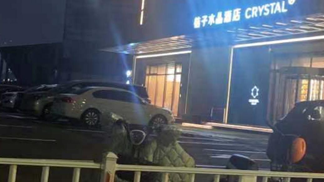 连云港14岁少女被带进酒店后身亡，涉事酒店停业当地回应曾吸食笑气