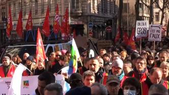法国民众集会游行，抗议延长退休年龄