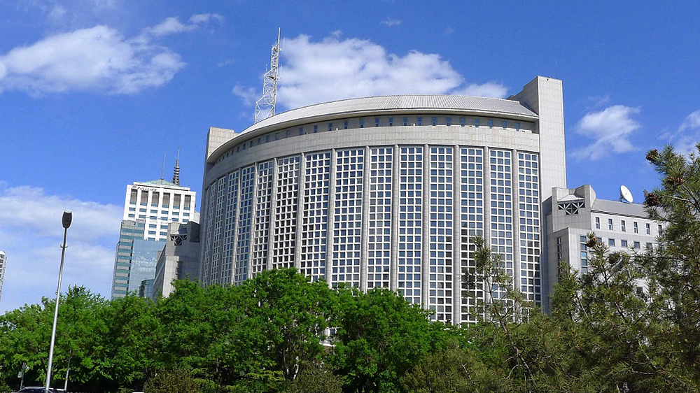 外交部：中方对美方使用武力袭击民用无人飞艇表示强烈不满和抗议