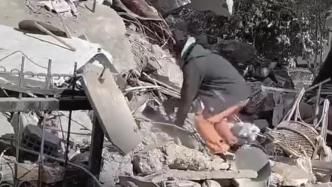 土耳其强震丨失联82小时，父亲敲打废墟嘶喊女儿的名字
