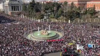 西班牙数十万民众游行，抗议削减公共医疗开支