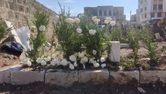 公墓“满员”，叙利亚民众在临时墓地安葬地震遇难亲属