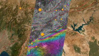 土耳其地震破坏程度有多大？这组卫星图揭示巨大地表变形