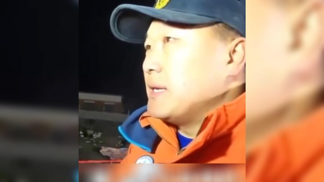 地震被困女子懇求救援隊(duì)先救她的孩子