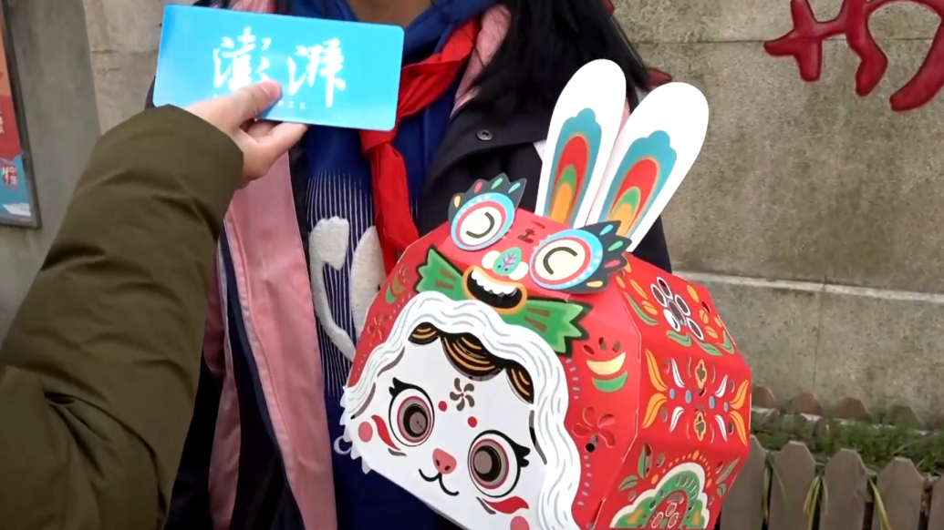 上海中小學開學，學生：3個月沒見，帶兔年禮物與老師同學分享