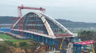 绵阳涪江大桥顺利完成钢结构吊装