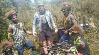 新西兰飞行员遭印尼分裂分子劫机绑架，印尼军方筹备解救行动