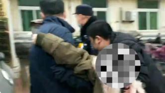 女子突發(fā)心臟病，警車緊急開道護(hù)送其就醫(yī)