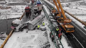 雪天五车连环相撞致七人被困，青海海东消防紧急救援