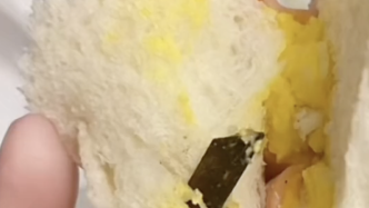 桃李面包回应女子称吃出带锈刀片：生产中不存在使用该类刀片