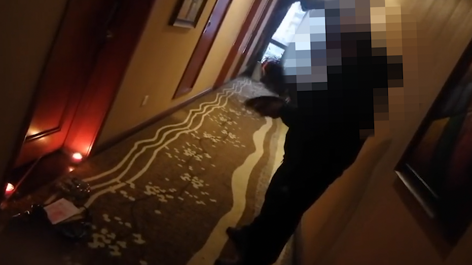 亲属发视频称“三弟在酒店房间内离世”，酒店称已报警