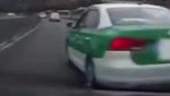 出租車路口超車不成，惡意別車被舉報