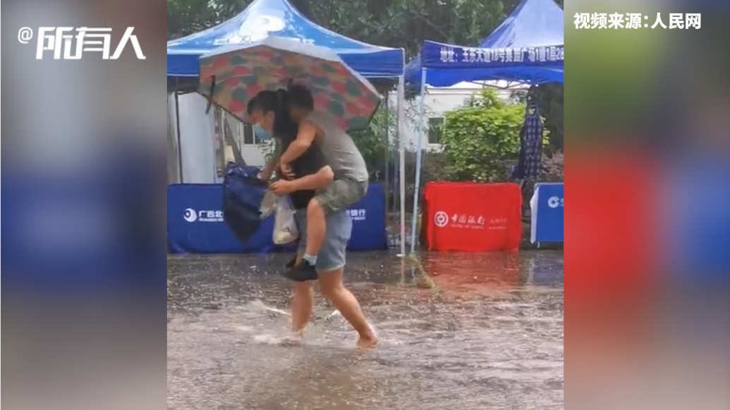女子避雨时随手拍下人生的轮回_@所有人_澎湃新闻-The Paper