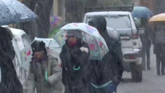 克罗地亚遭暴风雪袭击，交通瘫痪、数百人被困