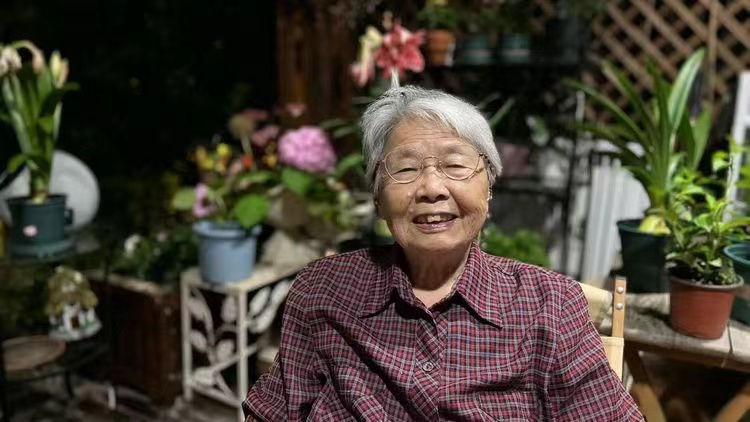 朱锦沁今年86岁，因拍视频讲故事，收获了很多粉丝。