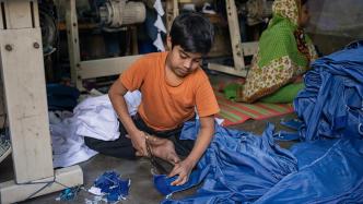 早安·世界｜孟加拉国首都达卡，血汗工厂私用童工现象泛滥