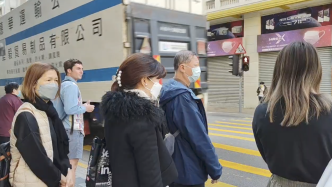 香港解除口罩令首日：地铁、街头不少市民仍选防护第一