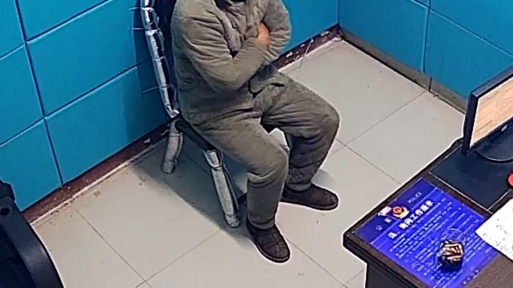 男子用衣服套頭偷鄰居電動車，被失主一眼認出