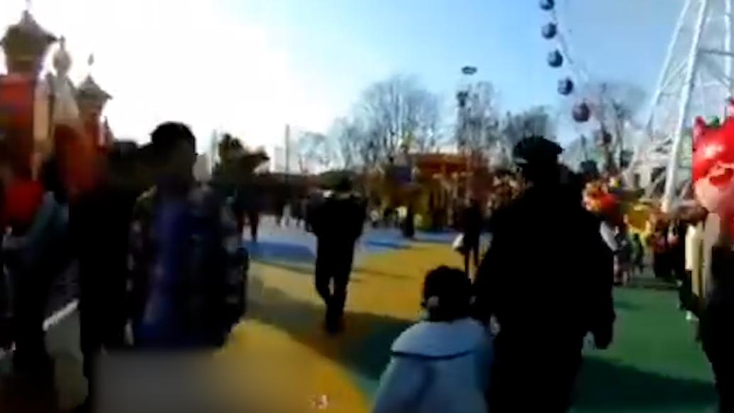 4岁女童公园贪玩走失，向民警要“抱抱”