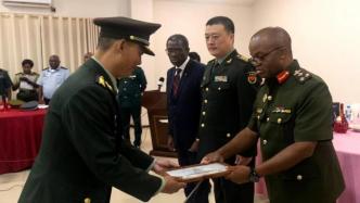 赞比亚国防部为中国军医组授勋