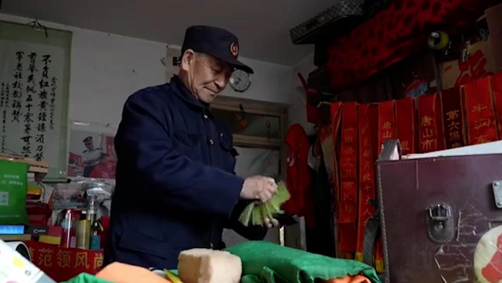 老人义务理发60年载，用一辈子践行雷锋精神