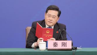 外交部长秦刚现场读宪法回应台湾问题
