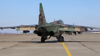 打击乌军事设施，俄军公布苏-25战机作战画面