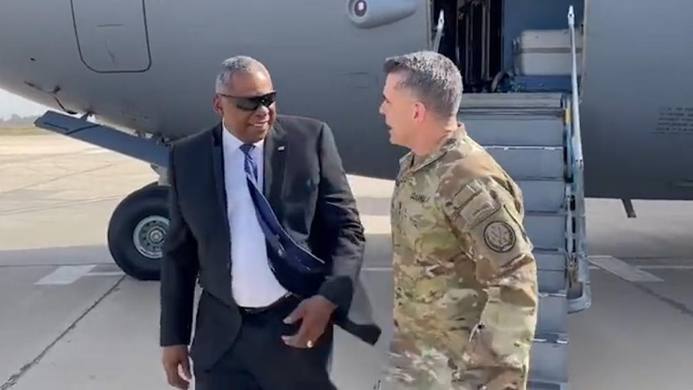 美国防部长突访伊拉克