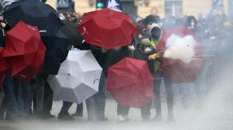 法国各工会发起第六轮反退休改革大罢工，梅朗雄呼吁全民公投