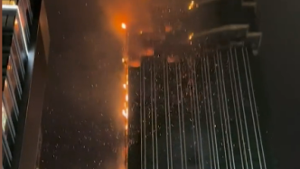 香港尖沙咀一栋在建大楼发生火灾