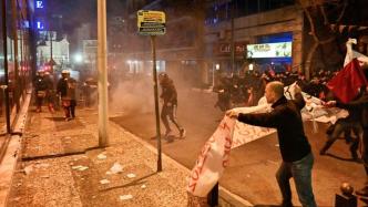 希腊火车相撞事故后，多地爆发示威活动抗议政府管理存在积弊