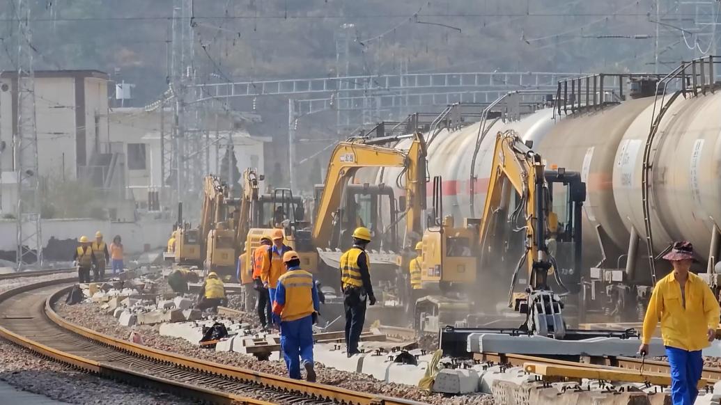 南昆铁路全面展开大修施工，将持续至6月份结束