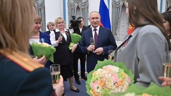 俄罗斯总统普京在国际妇女节向俄女性表示祝贺