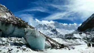 绝美！西藏发现一处大型冰洞：长165米，双向可进入