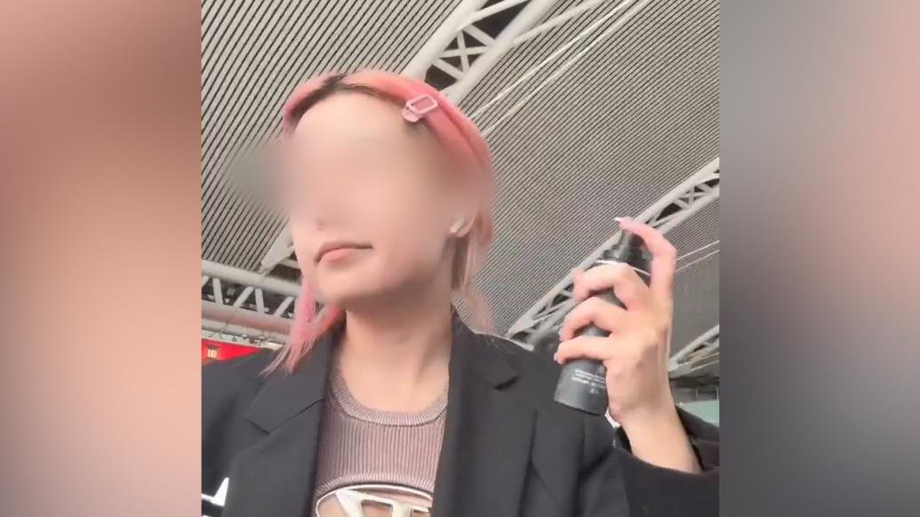 粉發(fā)女孩發(fā)化妝視頻遭惡意評(píng)論攻擊