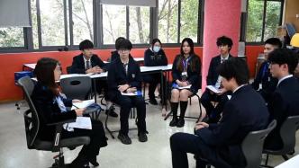 上海这所学校高中生参加“模拟招聘会”，提前感受职场氛围
