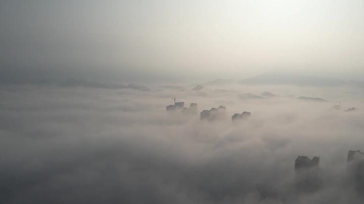 广西融安：雾锁融江，宛如海市蜃楼