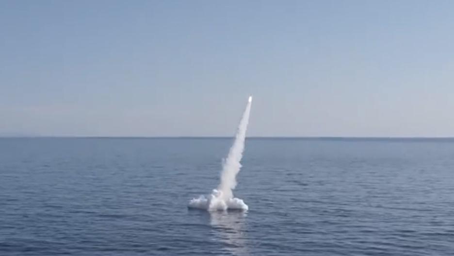 俄罗斯潜艇在日本海发射口径巡航导弹