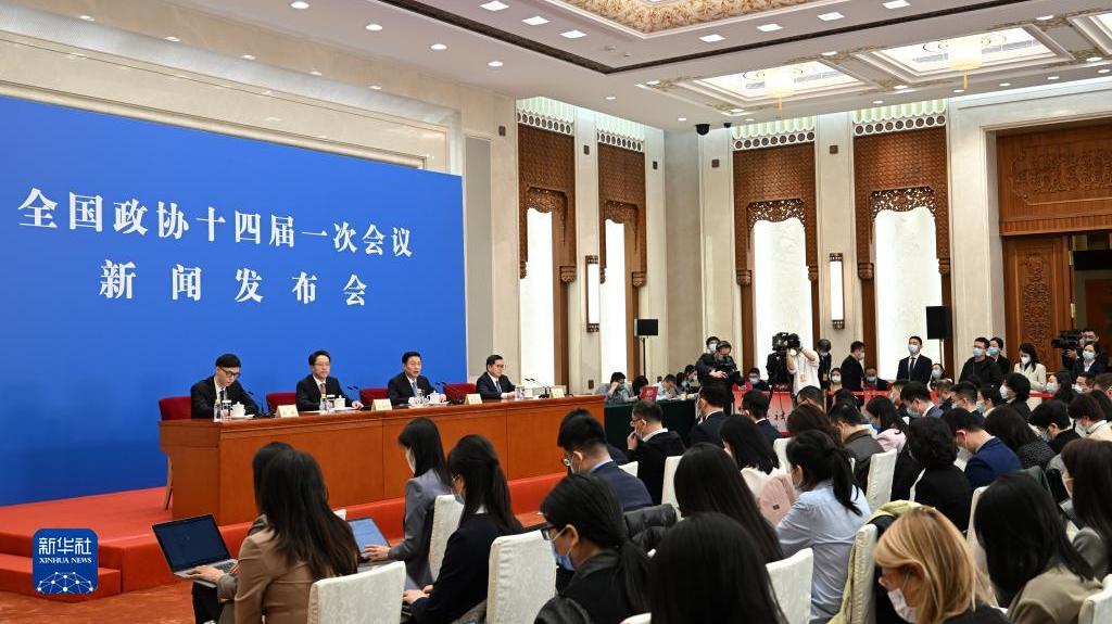 早春时节重聚人民大会堂，郭卫民与中外记者话开局