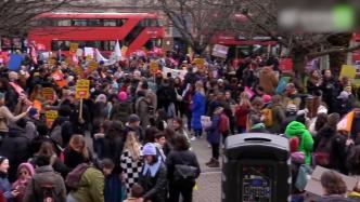 数千名英国教师在伦敦集会，要求政府涨薪