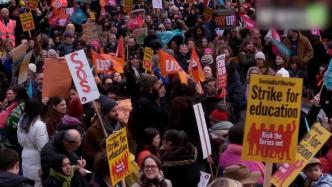 数千英国教师在伦敦街头举行集会，要求涨薪