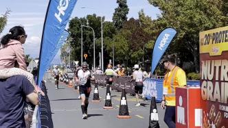 2023新西兰铁人三项赛举行，1800多名运动员参赛