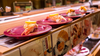 遭连续恶作剧，日本回转寿司业采取措施防范“寿司恐怖主义”