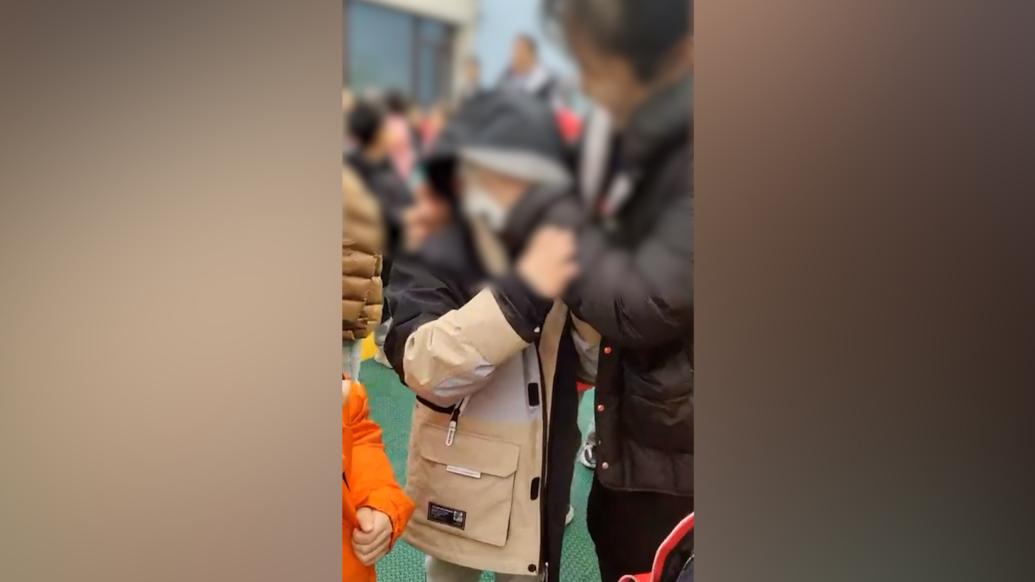 幼儿园举行防震演练，5岁哥哥担心同在园中的弟弟大哭